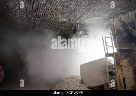 Heilbronn, Deutschland. August 2021. In einem Tunnel der Südwestdeutschen Salzwerke wird Steinsalz abgebaut. Quelle: Bernd Weißbrod/dpa/Alamy Live News Stockfoto