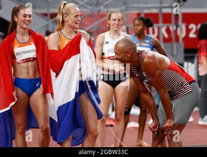 Tokio, Japan. August 2021. Athleten reagieren nach dem 1500-Meter-Zehnkampf der Männer bei den Olympischen Spielen in Tokio 2020, Japan, 5. August 2021. Quelle: Wang Lili/Xinhua/Alamy Live News Stockfoto