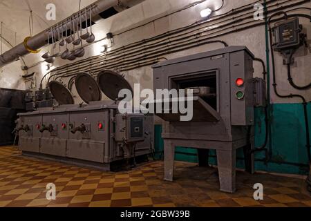 HUNSPACH, FRANKREICH, 24. Juni 2021 : Küche in der Ouvrage Schoenebourg. Die Festung, eine Festung der Maginot-Linie, ist die größte öffentlich zugängliche Festung in Al Stockfoto