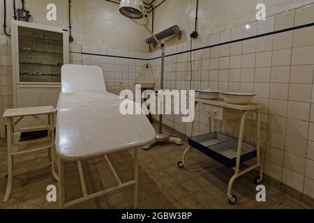 HUNSPACH, FRANKREICH, 24. Juni 2021 : Säugwaren und Apotheke in der Ouvrage Schoenebourg. Die Festung, eine Maginot-Linie Festung, ist die größte offen zu Th Stockfoto