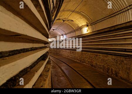 HUNSPACH, FRANKREICH, 24. Juni 2021 : ein Kilometer langer Korridor im Ouvrage Schoenebourg. Die Festung, eine Maginot-Linie Festung, ist die größte offen für die Stockfoto