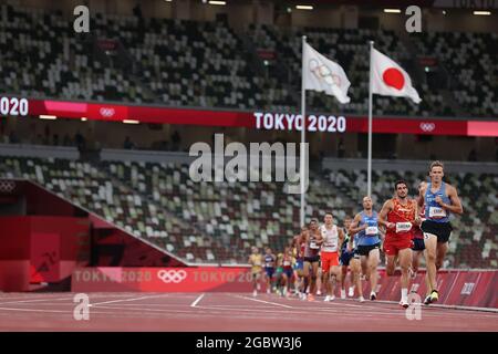 Tokio, Japan. August 2021. Die Athleten kämpfen während des Männer-Zehnkampfs über 1500 m bei den Olympischen Spielen in Tokio 2020, Japan, am 5. August 2021. Quelle: Jia Yuchen/Xinhua/Alamy Live News Stockfoto