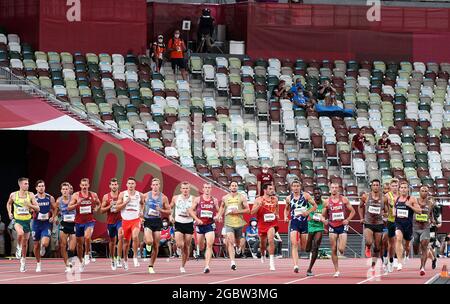 Tokio, Japan. August 2021. Die Athleten kämpfen während des Männer-Zehnkampfs über 1500 m bei den Olympischen Spielen in Tokio 2020, Japan, am 5. August 2021. Quelle: Li Ming/Xinhua/Alamy Live News Stockfoto