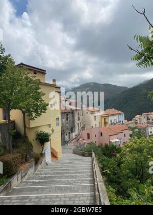 Landschaftlich reizvolle Ortschaft Tortora in Calbria, Italien, ländlich, secluted, Bergblick, Stockfoto