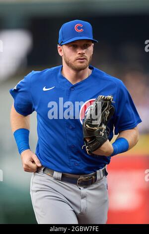 August 4 2021: Chicago Cubs Left Fielder Ian Happ (8) kommt während des Spiels mit den Chicago Cubs und den Colorado Rockies, das im Coors Field in Denver Co. Stattfand, vom Feld. David Seelig/Cal Sport Medi Stockfoto