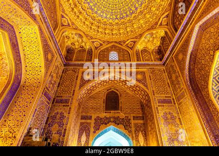 Tilla-Kari-Moschee/Innenraum Von Madrasa, Registan-Platz, Usbekistan. Stockfoto