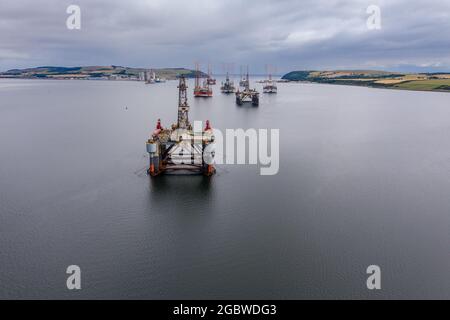 Luftaufnahme der Cromarty Firth, auch bekannt als der 'Ölbohrinsel-Friedhof - auch wenn die Einheimischen nicht einverstanden sind. Stockfoto