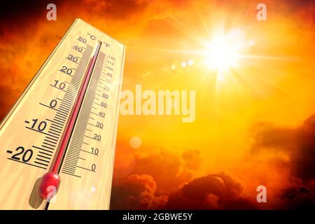 Heat Temperature - Thermometer And Warm Sun - Extreme Climate - contain 3d Rendering Stockfoto