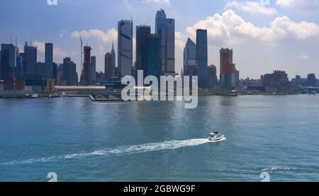 Luftaufnahme des Hudson River und der Hudson Yards von oben, New York City Stockfoto