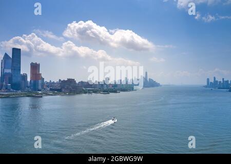 Luftaufnahme des Hudson River und der Hudson Yards von oben, New York City Stockfoto