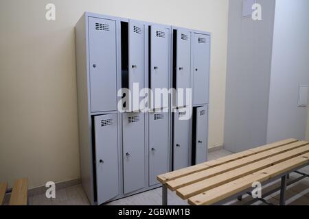 Umkleideraum Im Fitnessstudio, In Der High School Oder Im Stadion Stockfoto
