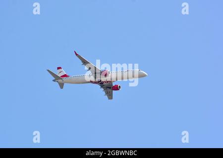 Austrian Airlines (ist die Flaggenträger von Österreich), Embraer E195LR Flugzeug Stockfoto