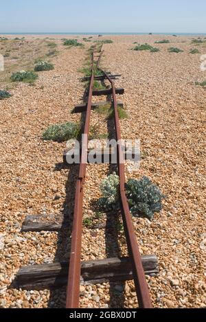 Bahnstrecke am dungeness Strand Stockfoto