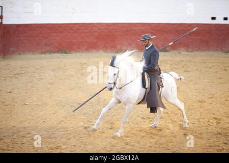 Garrocha Reiten in Spanien in der Nähe von Sevilla auf einem Bauernhof Stockfoto