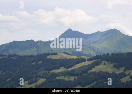 Gipfel des Mount Gifer und Louenehore im Sommer. Stockfoto