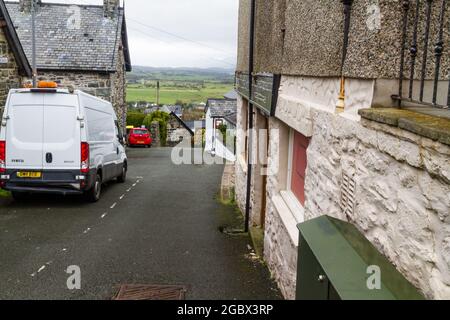 harlech, wales – 5 2020. oktober: Schild für Ffordd Pen Llech, die jetzt zweitsteilste Straße der Welt. Barmouth, Gwynedd, North Wales, Großbritannien Stockfoto