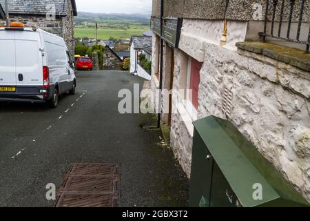 harlech, wales – 5 2020. oktober: Schild für Ffordd Pen Llech, die jetzt zweitsteilste Straße der Welt. Barmouth, Gwynedd, North Wales, Großbritannien, Landschaft Stockfoto