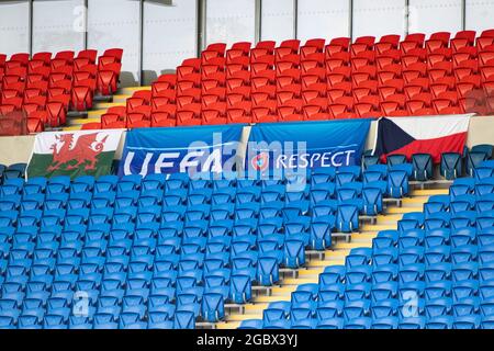 Cardiff, Großbritannien. August 2021. UEFA-Flaggen im Cardiff City Stadium. Die New Saints gegen FC Viktoria Plzeň in der 3. Qualifikationsrunde der UEFA Europa Conference League am 5. August 2021 im Cardiff City Stdaium. Quelle: Lewis Mitchell/Alamy Live News Stockfoto