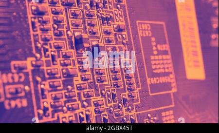 Halbleiter. cpu-Chip auf der grünen Hauptplatine des Computers. Halbleiterplatine der Hauptplatine. Hightech-Computerplatine mit Hersteller Stockfoto