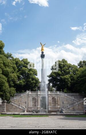 Friedensdenkmal und Prinzregent-Luitpold Terrasse in München, Deutschland. Stockfoto