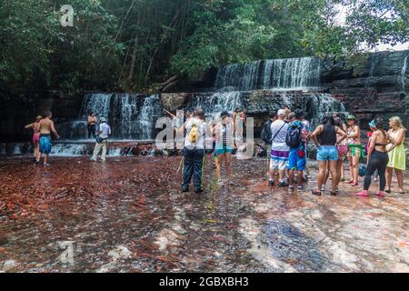 QUEBRADA DE JASPE, VENEZUELA - 13. AUGUST 2015: Qubrada de Jaspe (Jasper Creek) ist der Fluss und eine Reihe von Kaskaden im Nationalpark Canaima, Venezu Stockfoto