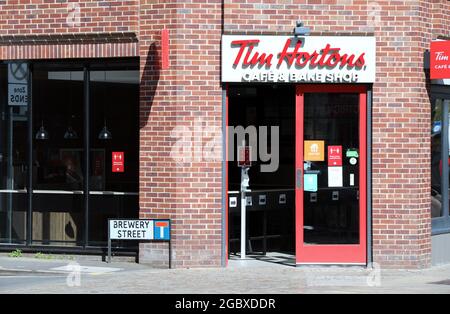 Tim Hortons Cafe und Bake Shop in Altrincham Stockfoto