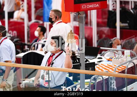 Shizuoka, Japan. August 2021. Der Schockglocke Radfahren : Frauen Keirin Quarter-Final während der Olympischen Spiele in Tokio 2020 auf dem Izu Velodrome in Shizuoka, Japan . Quelle: Shutaro Mochizuki/AFLO/Alamy Live News Stockfoto