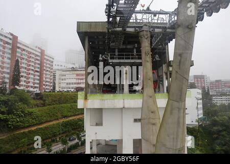 GENTING HIGHLAND, MALAYSIA - 22. NOVEMBER 2019. Die Seilbahn Awana Skyway, eine der beliebtesten Attraktionen von Genting Highland, bietet eine Art der Reise Stockfoto