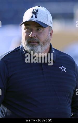 Canton, Vereinigte Staaten. August 2021. Dallas Cowboys Cheftrainer Mike McCarthy während des Spiels gegen die Pittsburgh Steelers beim Pro Football Hall of Fame Game in Canton, Ohio am Donnerstag, den 5. August 2021. Foto von Aaron Josefczyk/UPI Credit: UPI/Alamy Live News Stockfoto