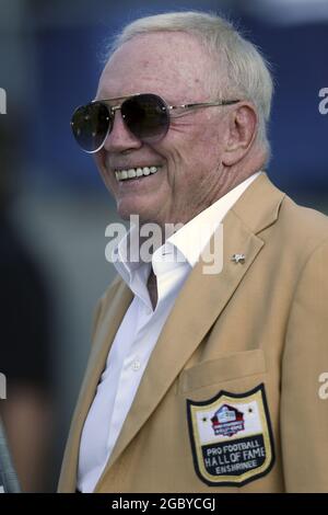 Canton, Vereinigte Staaten. August 2021. Jerry Jones, Inhaber der Dallas Cowboys, vor dem Cowboys-Spiel gegen die Pittsburgh Steelers beim Pro Football Hall of Fame Game in Canton, Ohio am Donnerstag, den 5. August 2021. Foto von Aaron Josefczyk/UPI Credit: UPI/Alamy Live News Stockfoto