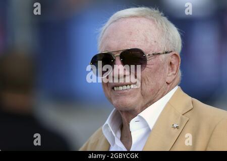 Canton, Vereinigte Staaten. August 2021. Jerry Jones, Inhaber der Dallas Cowboys, vor dem Cowboys-Spiel gegen die Pittsburgh Steelers beim Pro Football Hall of Fame Game in Canton, Ohio am Donnerstag, den 5. August 2021. Foto von Aaron Josefczyk/UPI Credit: UPI/Alamy Live News Stockfoto