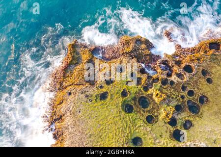 Schöne Höhle mit Felsen in Ninh Thuan Provinz Südvietnam Stockfoto