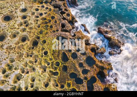 Schöne Höhle mit Felsen in Ninh Thuan Provinz Südvietnam Stockfoto