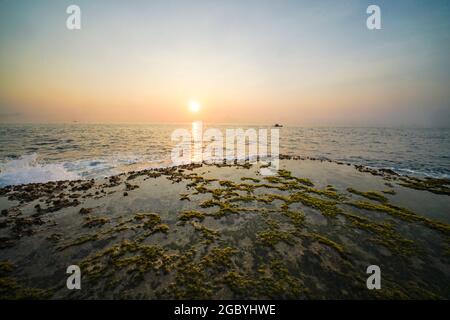 Schöne Höhle mit Felsen in Ninh Thuan Provinz Südvietnam Stockfoto