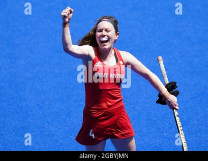 Die britische Laura Unsworth feiert am 14. Tag der Olympischen Spiele in Tokio 2020 in Japan den Bronzemedaillensieg der Frauen im Oi-Hockey-Stadion. Bilddatum: Freitag, 6. August 2021. Stockfoto