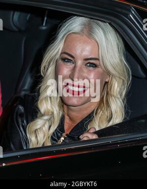 London, Großbritannien. August 2021. Denise Van Ouen hat gesehen, wie sie vom Proud Embankment in London ausging, nachdem sie im Cabaret All Stars auftrat. (Foto von Brett Cove/SOPA Images/Sipa USA) Quelle: SIPA USA/Alamy Live News Stockfoto