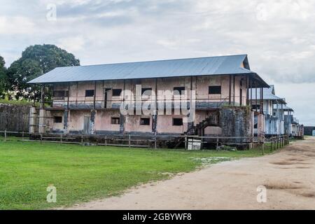 Gebäude eines Gefängnisses Camp de la Transportation in St Laurent du Maroni, Französisch-Guayana. Stockfoto