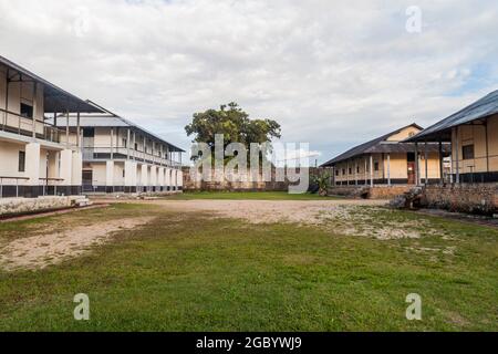 Gebäude eines Gefängnisses Camp de la Transportation in St Laurent du Maroni, Französisch-Guayana Stockfoto