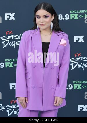 Los Angeles, USA. August 2021. Devery Jacobs kommt zur Premiere der FX RESERVATION DOGS Series, die am Montag, dem 5. August 2021, im NeueHouse in Los Angeles, CA, stattfand. (Foto: Sthanlee B. Mirador/Sipa USA) Quelle: SIPA USA/Alamy Live News Stockfoto