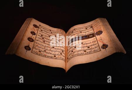 Eine osmanische Kunst, den Koran das religiöse Buch der Muslime zu schreiben. Konzept Religion, Islam, Ramadan. Stockfoto