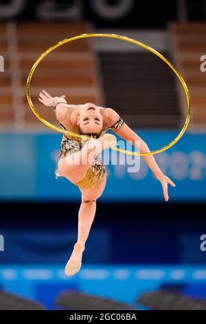 Tokio, Japan. August 2021. Dina Averina (ROC) rhythmische Gymnastik: Individuelle Allround-Qualifikation während der Olympischen Spiele 2020 in Tokio im Ariake Gymnastik Center in Tokio, Japan. Quelle: Kohei Maruyama/AFLO/Alamy Live News Stockfoto