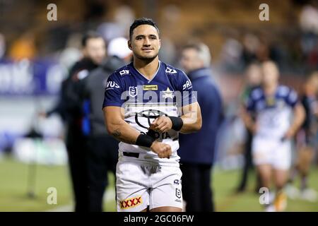 SYDNEY, AUSTRALIEN - 11. APRIL: Valentine Holmes von den Cowboys feiert mit seinen Fans während des 5. NRL-Spiels zwischen den Wests Tigers und den North Queensland Cowboys am 11. April 2021 im Leichhardt Oval in Sydney, Australien. Quelle: Pete Dovgan/Speed Media/Alamy Live News Stockfoto
