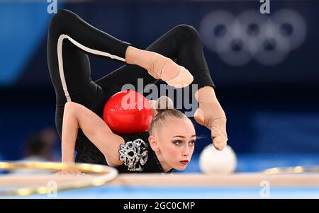 Tokio, Japan. August 2021. Viktoriia Onopriienko aus der Ukraine tritt während der rhythmischen Gymnastik bei den Olympischen Spielen 2020 in Tokio, Japan, am 6. August 2021, an. Quelle: Cheng Min/Xinhua/Alamy Live News Stockfoto