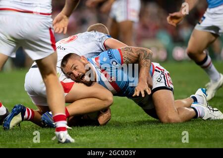 SYDNEY, AUSTRALIEN - 25. APRIL: Jared Waerea-Hargreaves of the Roosters hält den Ball während des 7. NRL-Spiels der Sydney Roosters und St. George Illawarra Dragons am 25. April 2021 auf dem Sydney Cricket Ground in Sydney, Australien. Quelle: Steven Markham/Speed Media/Alamy Live News Stockfoto