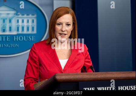 Washington, Usa. August 2021. Jen Psaki, die Pressesprecherin des Weißen Hauses, spricht bei einer Pressekonferenz im Pressesprecheraum des Weißen Hauses. Kredit: SOPA Images Limited/Alamy Live Nachrichten Stockfoto