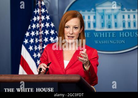 Washington, Usa. August 2021. Jen Psaki, die Pressesprecherin des Weißen Hauses, spricht bei einer Pressekonferenz im Pressesprecheraum des Weißen Hauses. Kredit: SOPA Images Limited/Alamy Live Nachrichten Stockfoto