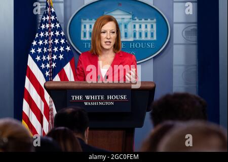 Washington, Usa. August 2021. Jen Psaki, die Pressesprecherin des Weißen Hauses, spricht bei einer Pressekonferenz im Pressesprecheraum des Weißen Hauses. Kredit: SOPA Images Limited/Alamy Live Nachrichten Stockfoto