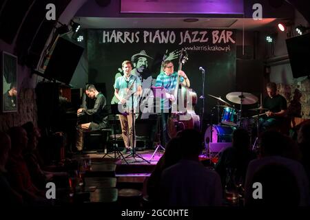 Krakau, Polen - 5. Juli 2021: Marian Pawlik Quartett spielt live bei der 26. Ausgabe des Summer Jazz Festivals in Krakau, Stockfoto