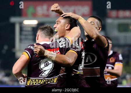 Spieler der Brisbane Broncos feiern einen Versuch Credit: Kevin Manning/Speed Media/Alamy Live News Stockfoto
