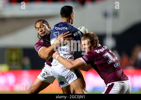 SYDNEY, AUSTRALIEN - 11. JUNI: Valentine Holmes von den Cowboys wird am 11. Juni 2021 im Brookvale Oval in Sydney, Australien, während der 14. NRL-Runde zwischen den Manly Sea Eagles und den North Queensland Cowboys angegangen. Quelle: Pete Dovgan/Speed Media/Alamy Live News Stockfoto